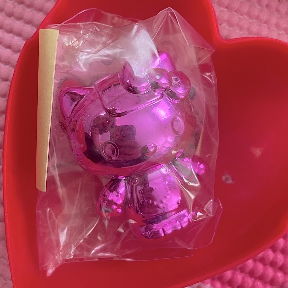 RARE Hello Kitty Monochrome Robot Valentines Mini Figurine from Mystery Box